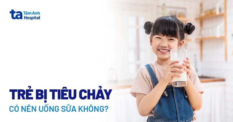 Hình minh họa rủi ro khi cho bé uống sữa pha sẵn ủ nóng quá lâu, thể hiện biểu tượng em bé bị đau bụng hoặc khó chịu tiêu hóa.